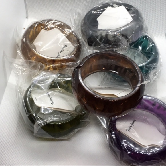 Zebra Design Hinged Bracelet - Picture 3 of 3